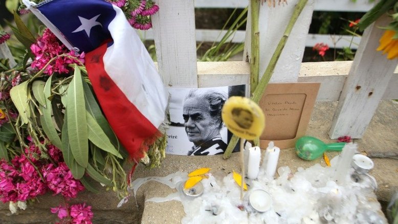 Chile se despede de poeta Nicanor Parra em frente ao mar