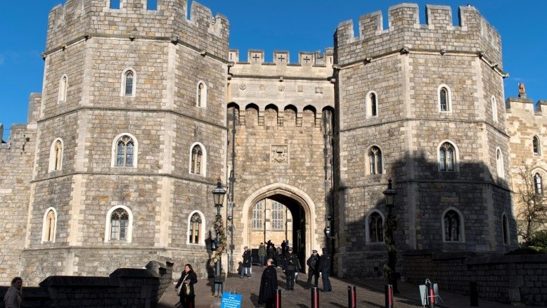 Antes de casamento em Windsor, pessoas sem-teto protestam por discriminação
