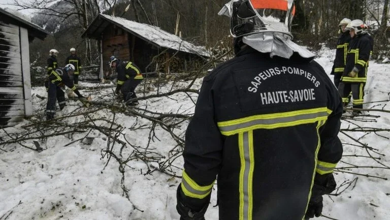 Risco extremo de avalanches causa evacuações nos Alpes franceses
