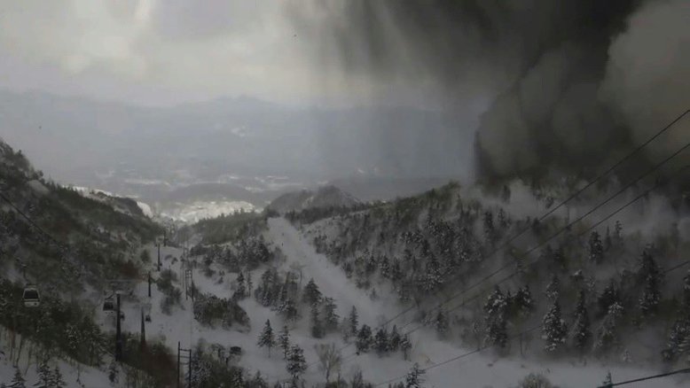 Erupção vulcânica deixa um morto no Japão
