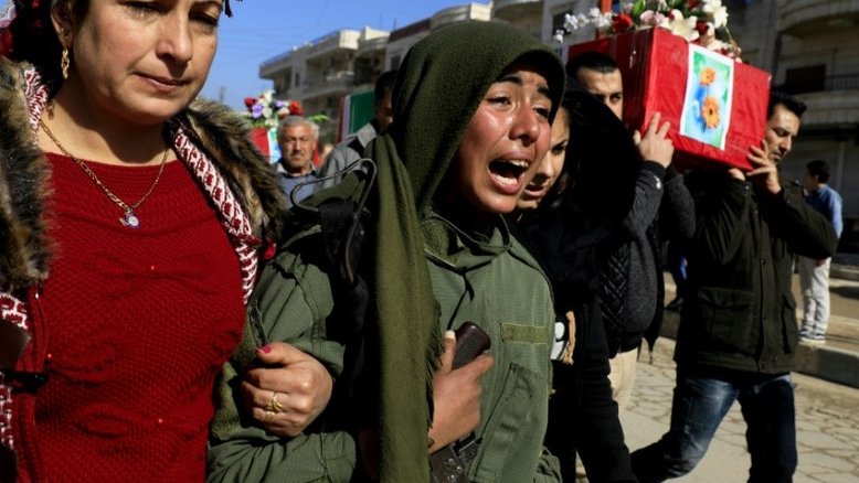 Turquia intensifica bombardeios contra curdos na Síria