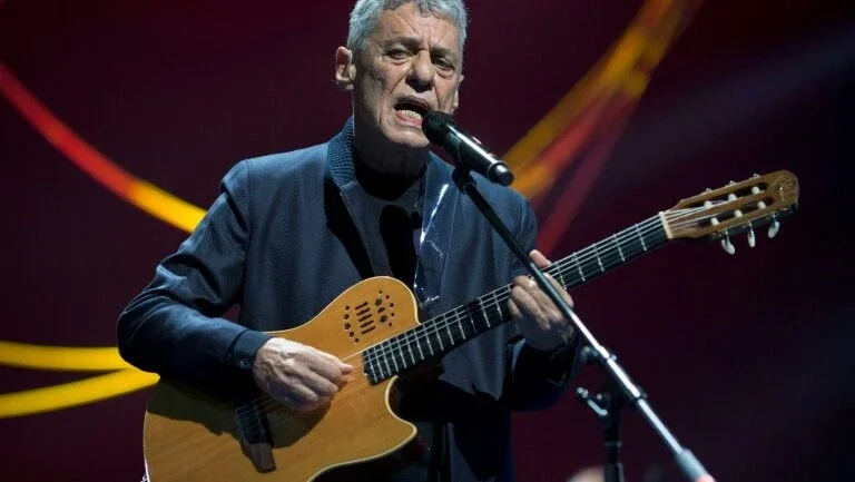 Chico Buarque volta aos palcos após anos de ausência
