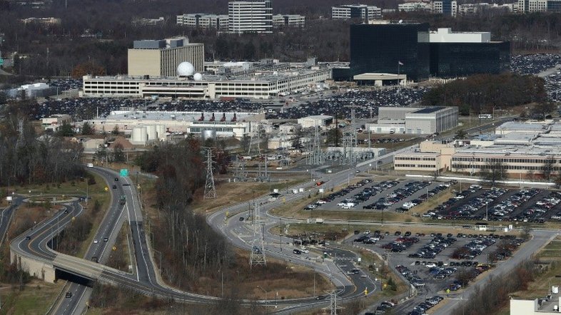 Ex-analista da NSA aceita se declarar culpado de vazar dados sigilosos