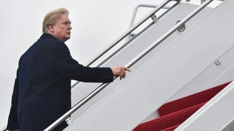 Advogado de Trump pagou para silenciar atriz pornô