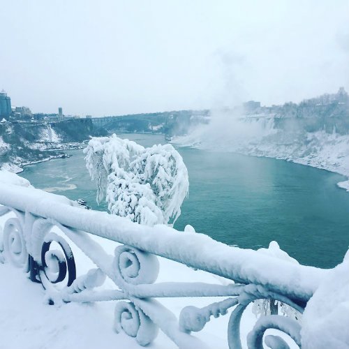 Fotos registram toda a beleza congelante das Cataratas do Niágara no inverno