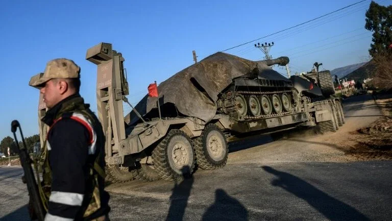 Turquia: mais de 300 detidos por propaganda contra ofensiva na Síria