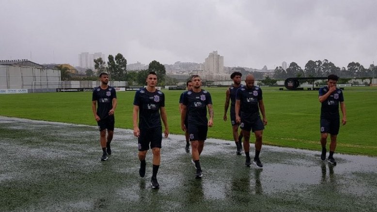 Corinthians se reapresenta com caras novas no ataque e no meio de campo