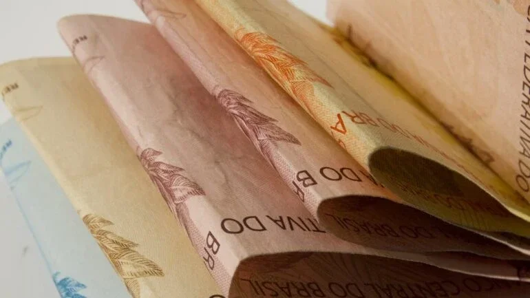 Estimativa para salário mínimo em 2019 cai para R$ 998,00