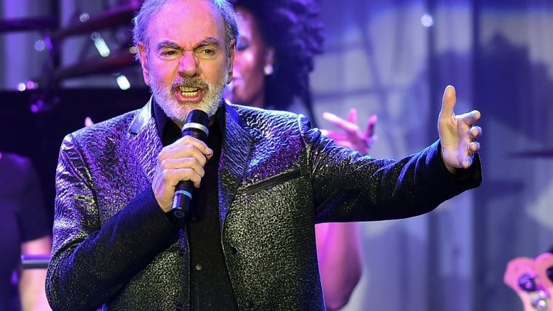 Neil Diamond revela que tem Parkinson e cancela turnê