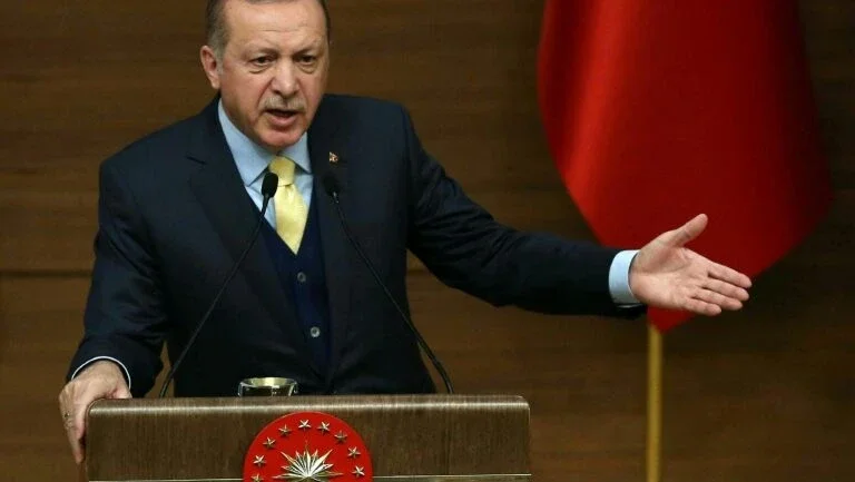 Trump pede a Erdogan que limite suas ações militares na Síria