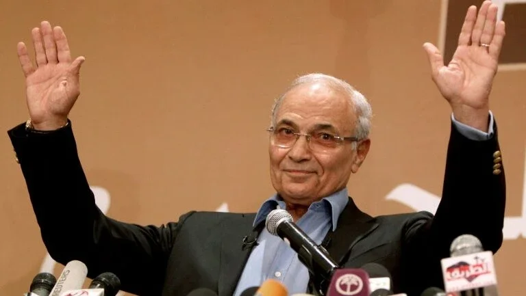 Ex-primeiro-ministro egípcio Shafiq não será candidato às presidenciais