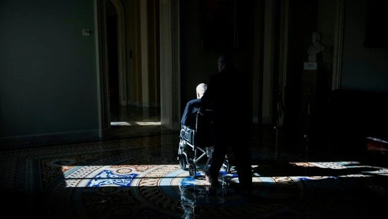 McCain pede que Trump pare os ataques contra jornalistas