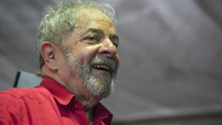 Vídeo: movimento para acompanhar julgamento de Lula ainda é pequeno em Porto Alegre