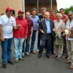 "Vim aqui falar de minha candidatura. Vamos ganhar as eleições", diz Lula em manifestação