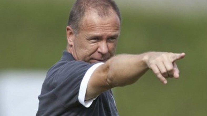 Início da 'era Mano' faz Deyverson perder espaço e virar a 4ª opção para o ataque