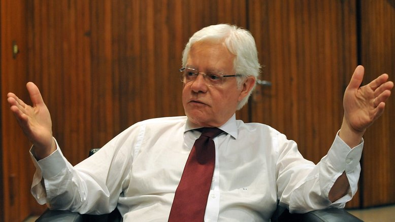 Sem defesa de Temer, candidatura de Meirelles seria 'farsa', diz Moreira