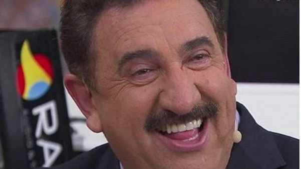 Ratinho revela vontade de pegar em parte íntima de padre famoso