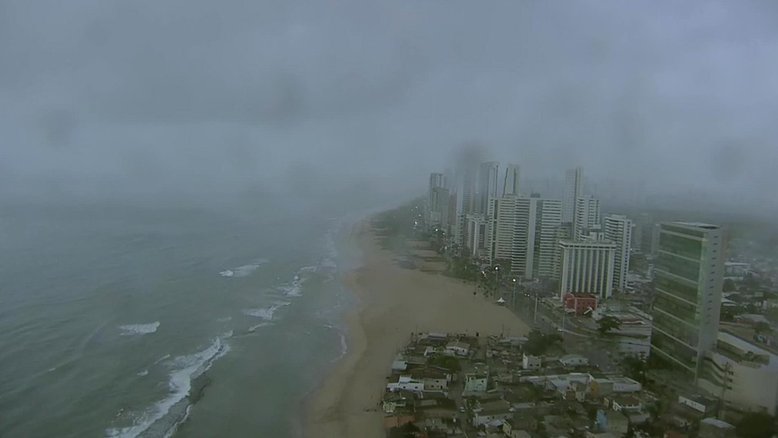 Helicóptero da Globo cai e deixa dois mortos