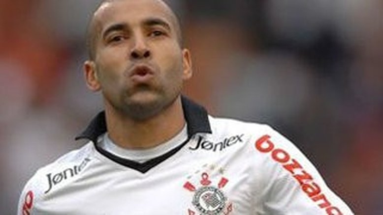 Emerson Sheik assina até junho e está de volta ao Corinthians