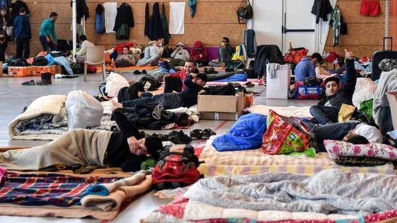 França apresenta projeto de lei polêmico sobre imigração