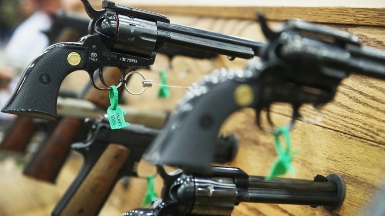 Aumenta pressão sobre fabricantes de armas nos EUA