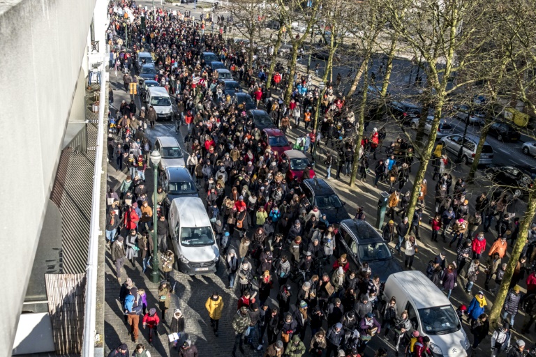 Protesto pró-imigrantes reúne dez mil em Bruxelas
