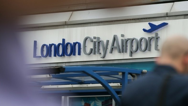 Aeroporto de Londres fechado por bomba da Segunda Guerra será reaberto terça