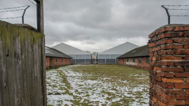 Senado polonês aprova lei sobre Holocausto e EUA expressam preocupação