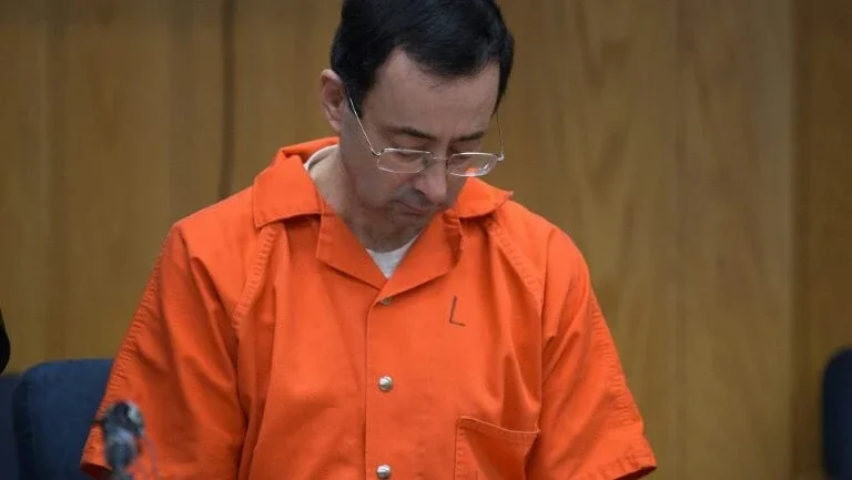 Nassar condenado a até 125 anos de prisão adicionais por abuso sexual