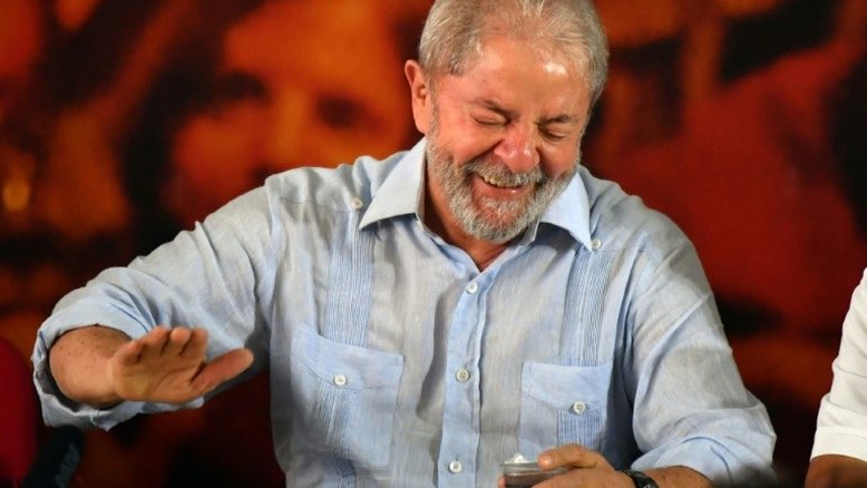 Juiz do TRF 1 decide devolver passaporte a Lula