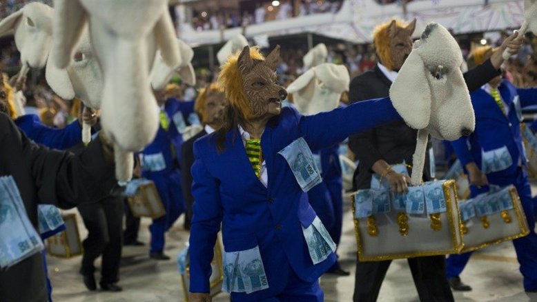 Beija-flor vence o Carnaval do Rio com desfile contra a corrupção