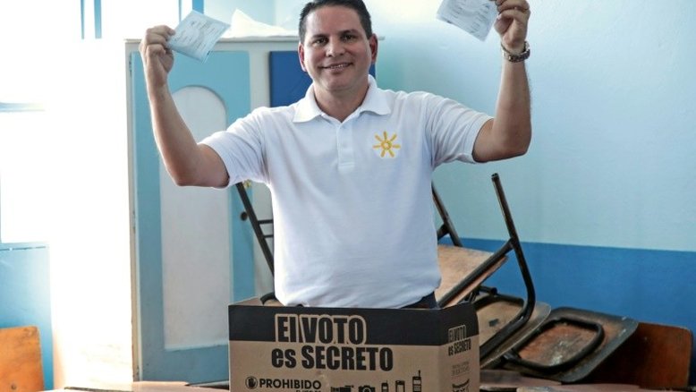 Costa Rica terá 2º turno entre pastor evangélico e ex-ministro