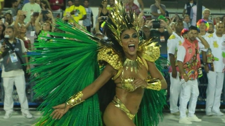 Atriz Juliana Paes é assaltada a caminho da Sapucaí