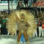 Sabrina Sato brilha em desfile da Vila Isabel na Sapucaí; fotos