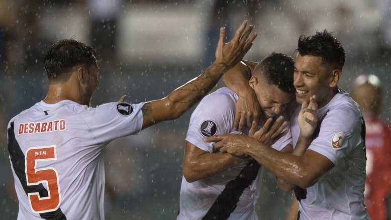 Vasco goleia o Jorge Wilstermann e fica perto da fase de grupos da Libertadores