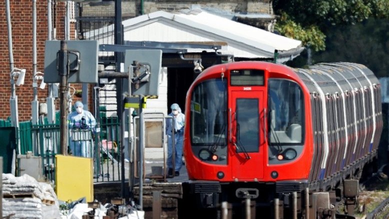 Suspeito de colocar bomba no metrô de Londres admite ser ligado ao EI
