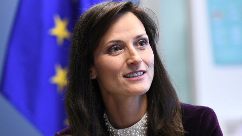 Bruxelas defende redobrar esforços em período eleitoral contra 'fake news'