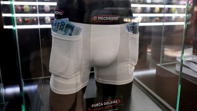Netflix abre rede de 'lojas da corrupção' em aeroportos do Brasil