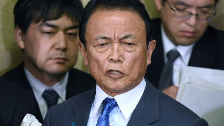 Ministro japonês admite falsificação em escândalo que afeta Abe