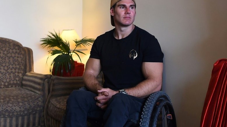 Australiano paraplégico chega ao campo base do Everest