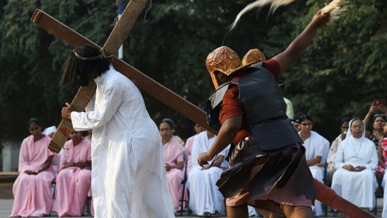 A autoflagelação sangrenta da Sexta-Feira Santa nas Filipinas