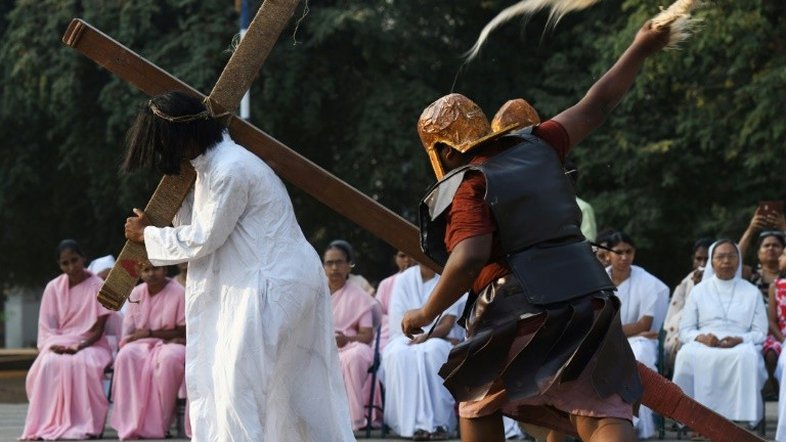 A autoflagelação sangrenta da Sexta-Feira Santa nas Filipinas