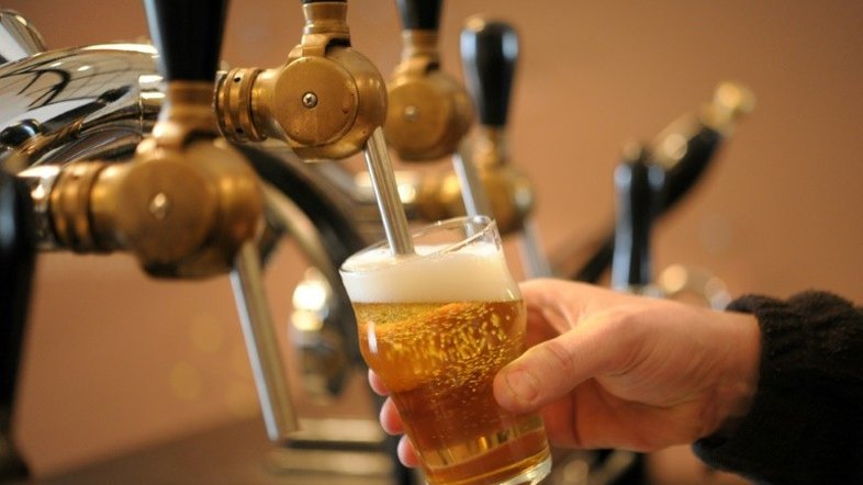 Mais da metade dos maiores de 18 anos consome bebidas alcoólicas