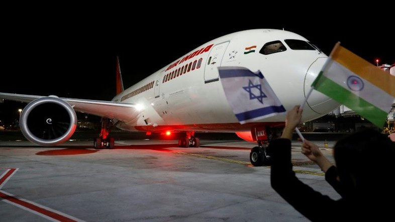 Avião com destino a Israel cruza espaço aéreo saudita pela primeira vez