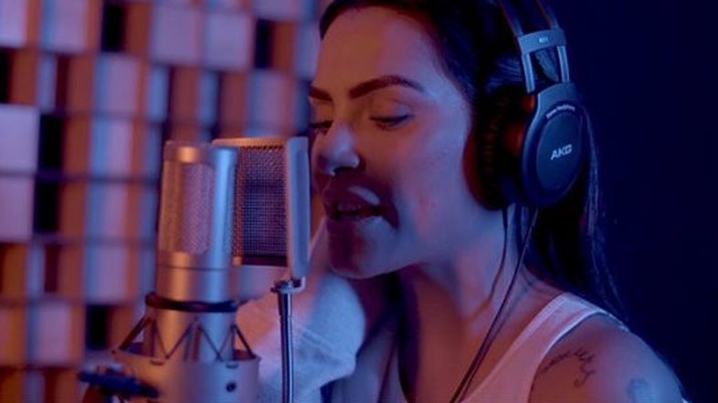 Cleo Pires lança suas primeiras músicas como cantora