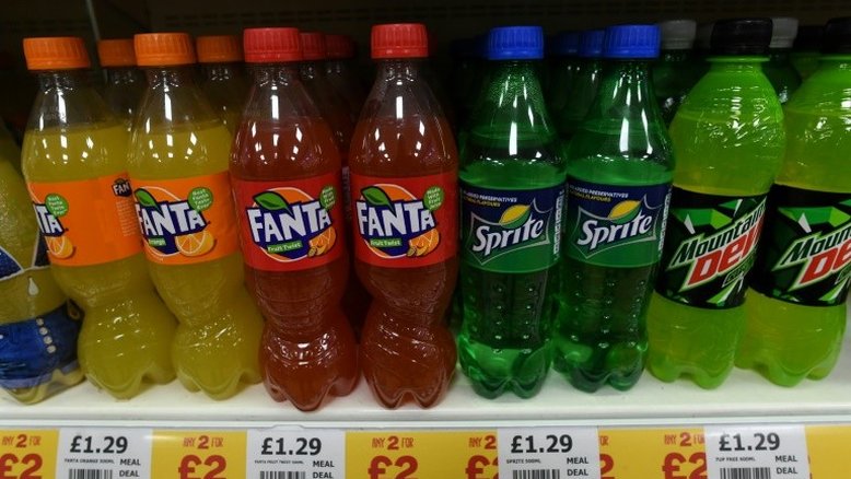 Imposto sobre bebidas açucaradas entra em vigor no Reino Unido