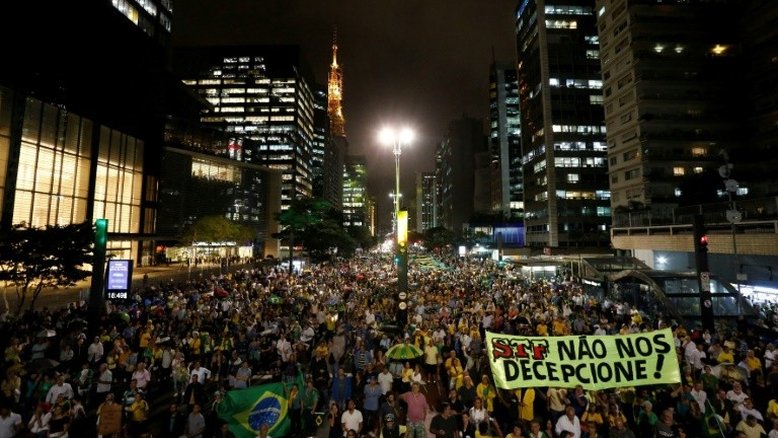 Milhares pedem nas ruas a prisão de Lula na véspera da sessão do STF