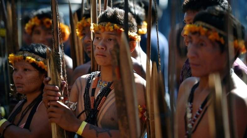 Bolsonaro mantém ataques aos indígenas