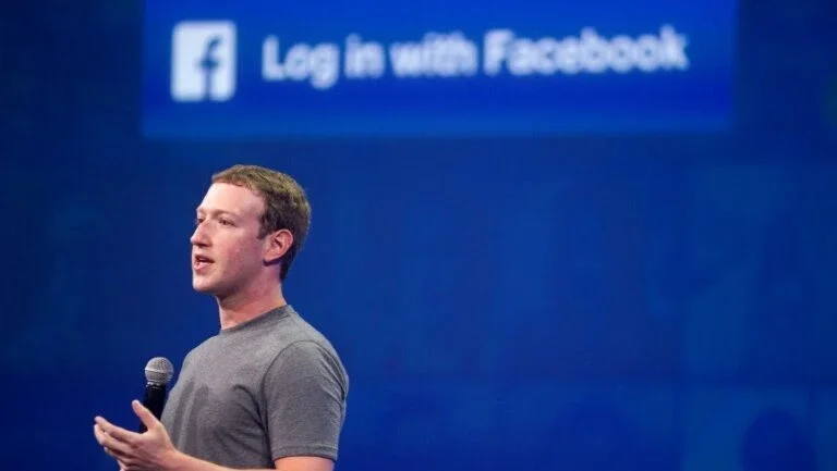 Fundador do Facebook assume erros ante o Congresso americano