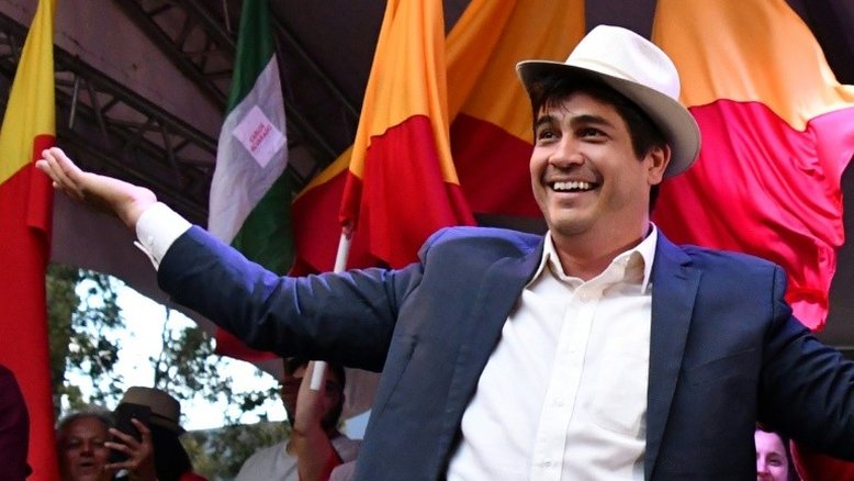 Carlos Alvarado, jornalista, roqueiro e presidente eleito da Costa Rica